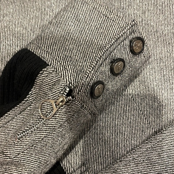 Wool Trench coat with removal fur collar - Picture 13 of 14